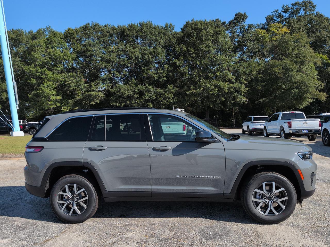 2027 Jeep Grand Cherokee Laredo Appleton WI 2027 Jeep Grand Cherokee Laredo Appleton WI