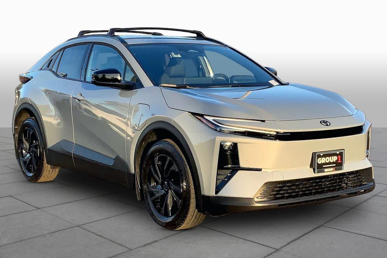 2027 Toyota C-HR SE 2027 Toyota C-HR SE