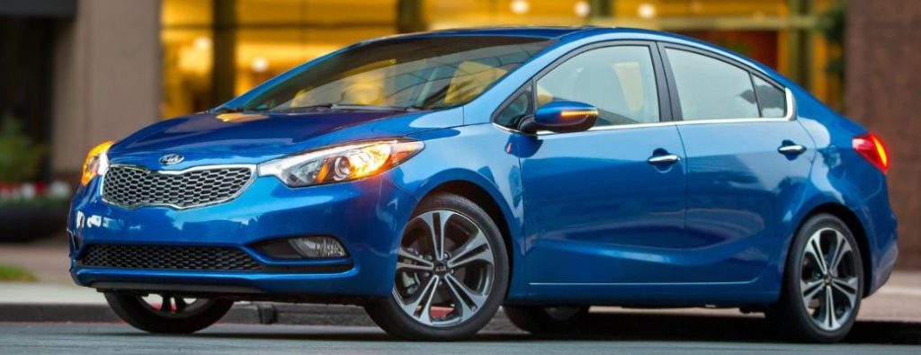 Side view of the 2016 Kia Forte on road