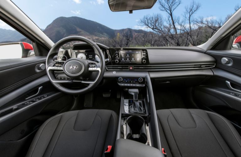 Front console of the 2022 Hyundai Elantra