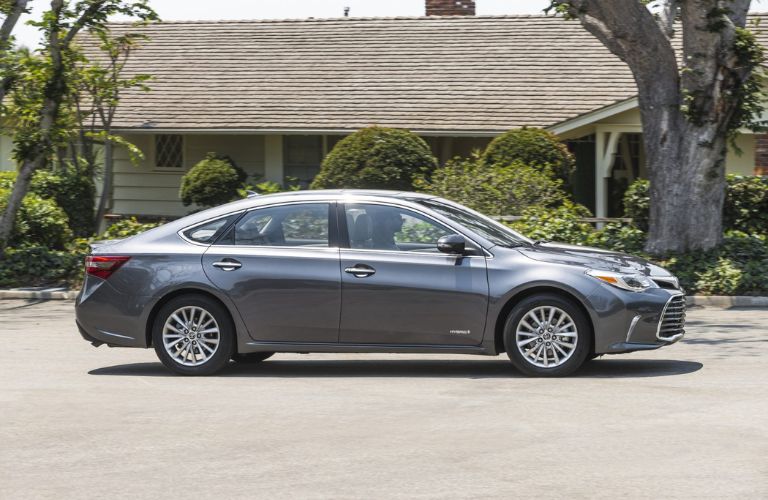 2016 Toyota Avalon side view