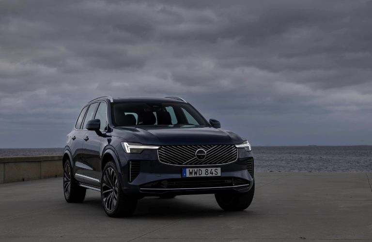 2025 Volvo XC90 exterior front view