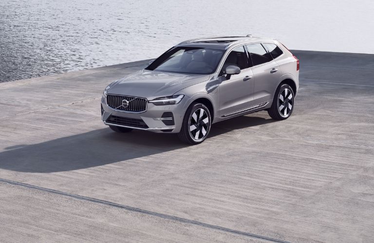 2025 Volvo XC90 exterior front side view