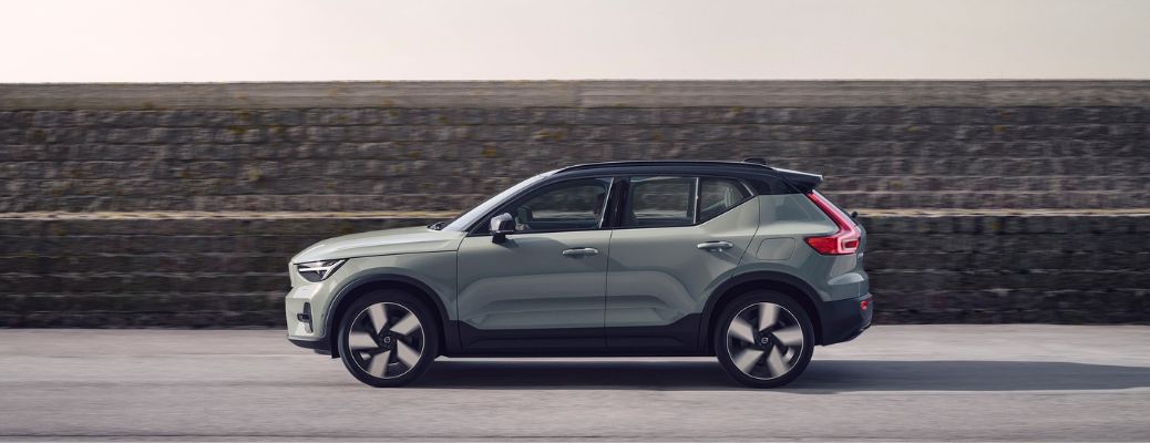 2023 Volvo XC40 exterior side view