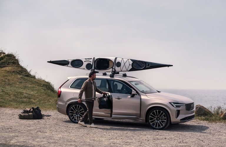 Volvo XC90 exterior side view