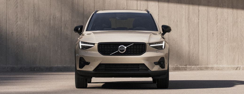 2025 Volvo XC40 front view