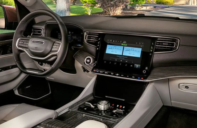 2021 jeep Wagoneer front interior