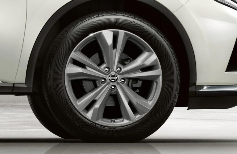 The robust wheel of the 2023 Nissan Murano