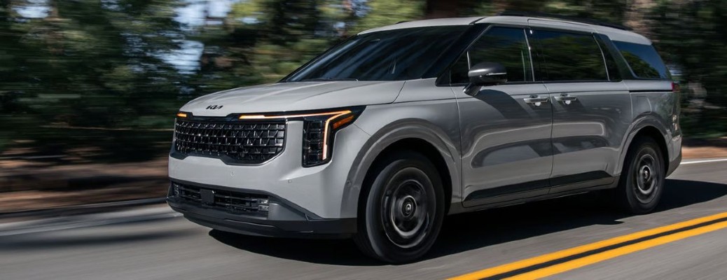 2026 Kia Carnival Hybrid front and side view