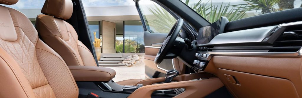 Kia Telluride front seats side view