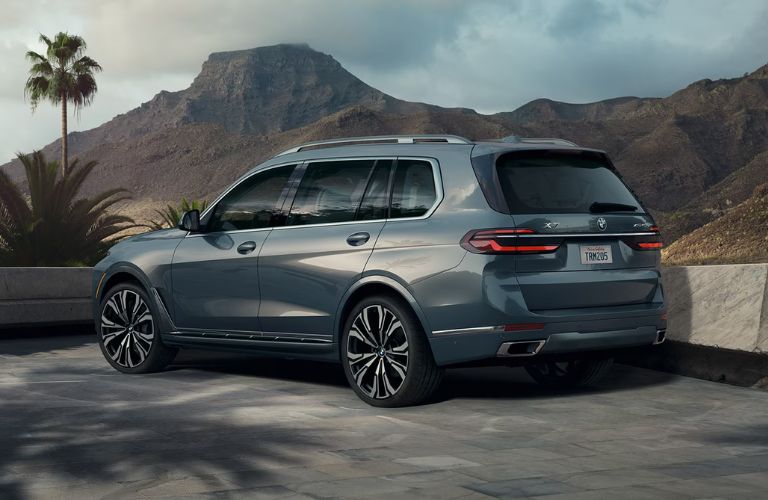 2026 BMW X7 exterior rear view