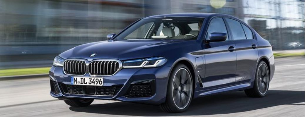 2022 BMW 5 Series exterior front side view