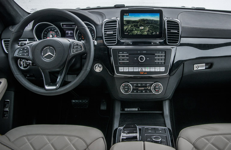 Steering wheel and dashboard of the 2017 Mercedes-Benz GLS 