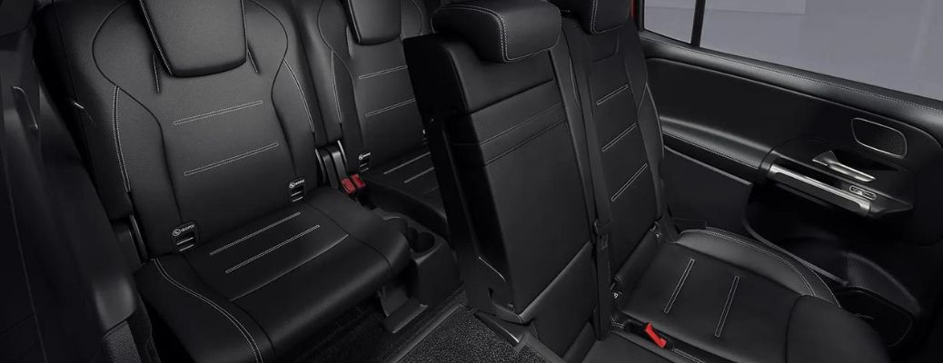 Efficiently Use the 40/20/40 Rear Seats in Mercedes-Benz for Maximum Space