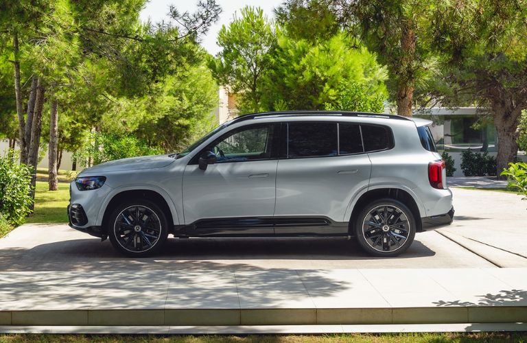 2027 Mercedes-Benz Electric GLB SUV eterior side view