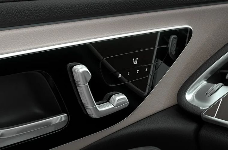 Mercedes-Benz Power front seats with memory