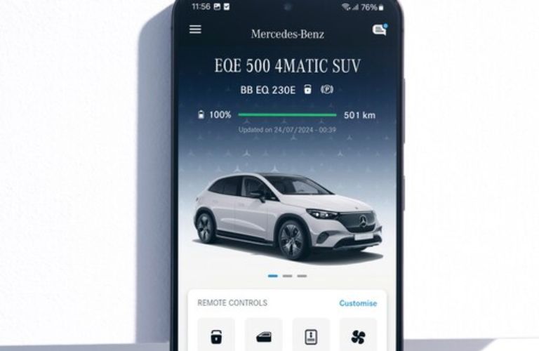 Mercedes-Benz App on the phone