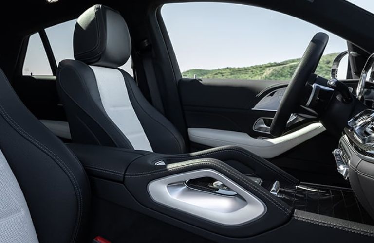 front row seating of the 2027 Mercedes-Benz GLE