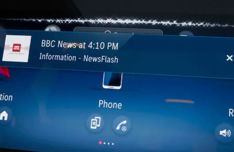Checking the news using the Intelligent Voice Assist in the MBUX system