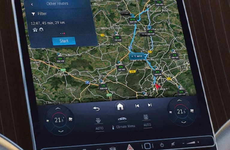 Checking the maps using the Intelligent Voice Assist in the MBUX system