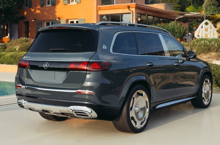 2027 Mercedes-Maybach GLS 680 exterior rear view