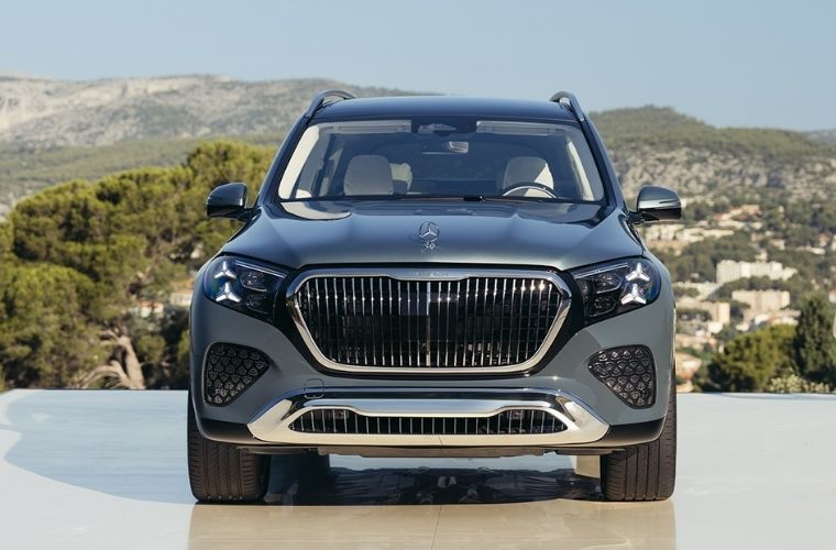 2027 Mercedes-Maybach GLS 680 exterior front view