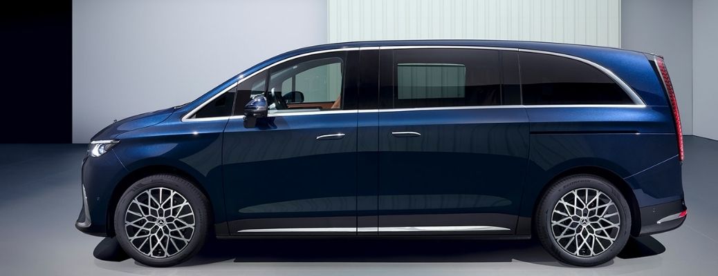 side view of the Mercedes-Benz VLE