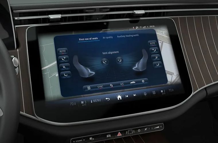 Mercedes-Benz Dual-zone automatic climate control