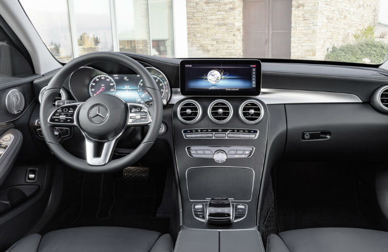 2019-C-Class-Sedan-Command-Center