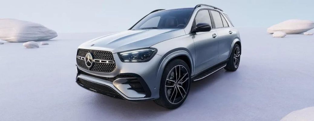 Front-quarter view of the 2024 Mercedes-Benz GLE SUV Gray