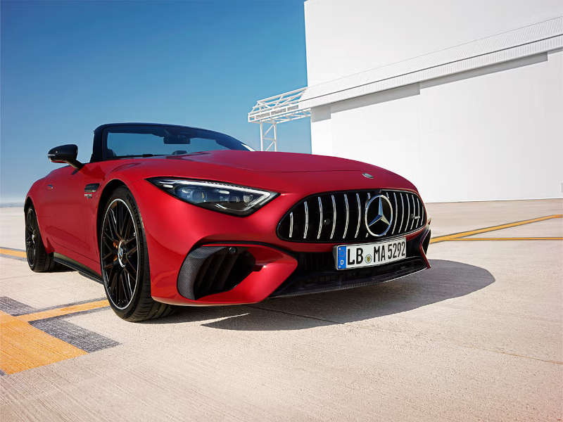 A front 3/4 view of the AMG® SL Roadster