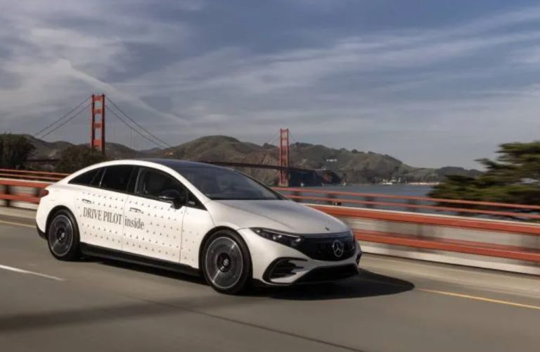 front and side view of a Mercedes-Benz with DRIVE PILOT written on it