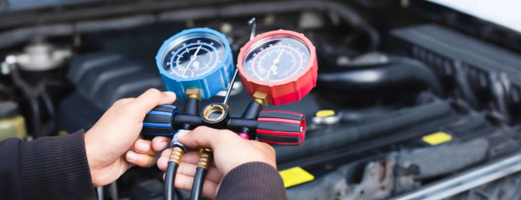 A mechanic performing Mercedes-Benz AC maintenance