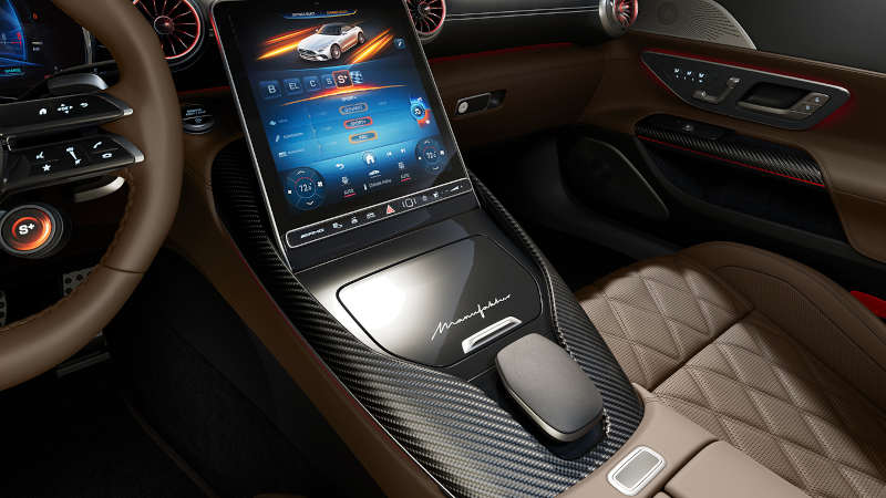 The console and display in the 2026 Mercedes-AMG® SL 63 S E PERFORMANCE Roadster