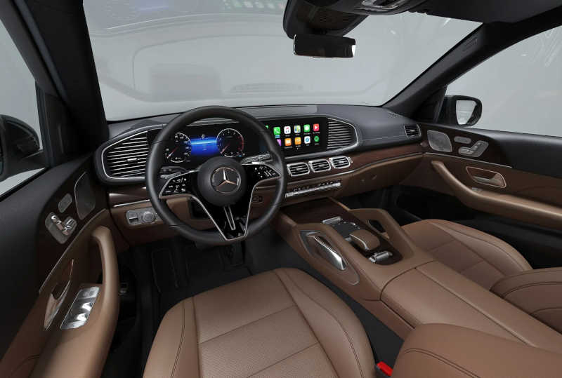 The high-tech cockpit in the Mercedes-Benz GLS SUV