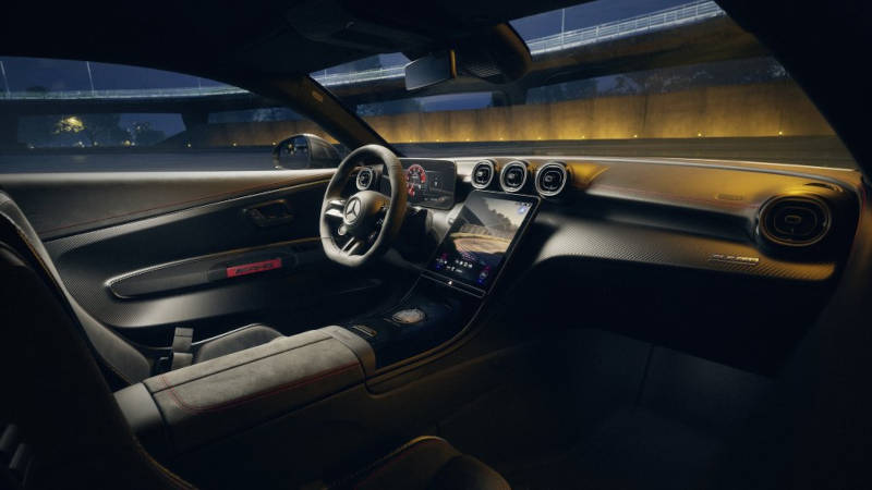 The cockpit of the AMG GLE 646