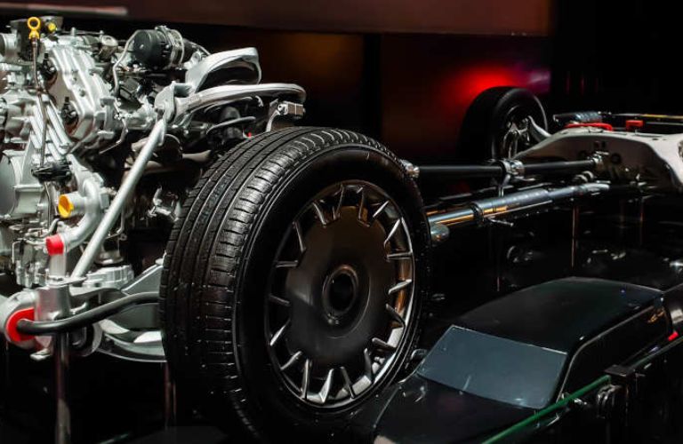 Mild-hybrid powertrain displayed with its engine, chassis, and wheels