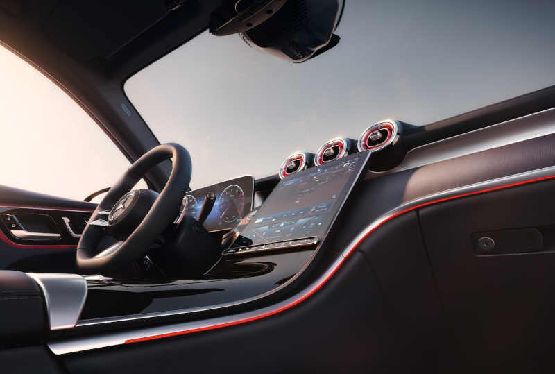 The cockpit, displays, and controls in the 2027 GLC 350e Plug-In Hybrid