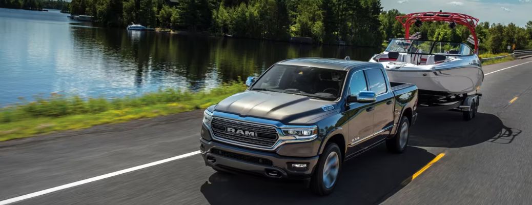 What are the Engine Options and Performance Specs of the 2024 RAM 1500?