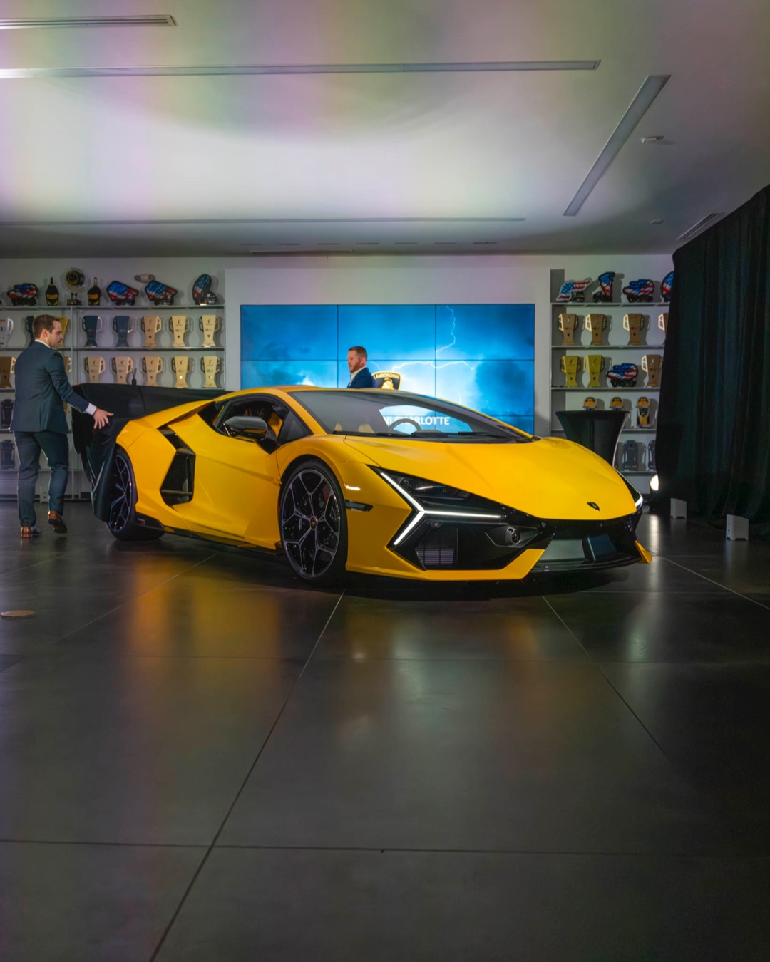 A Night with the Revuelto Charlotte