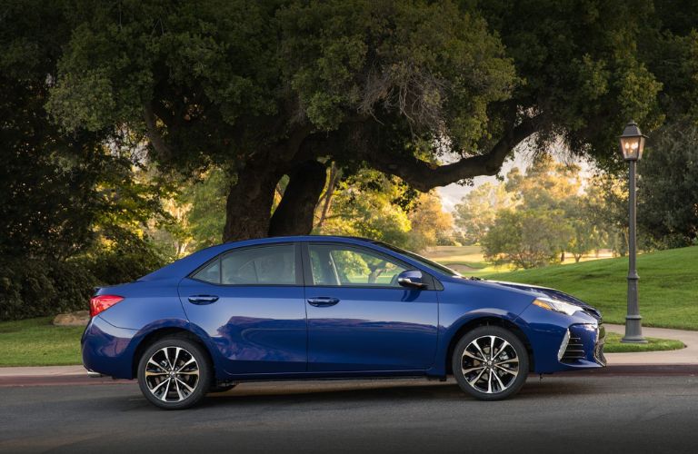 What Color Options Are Available For The 2018 Toyota Corolla 