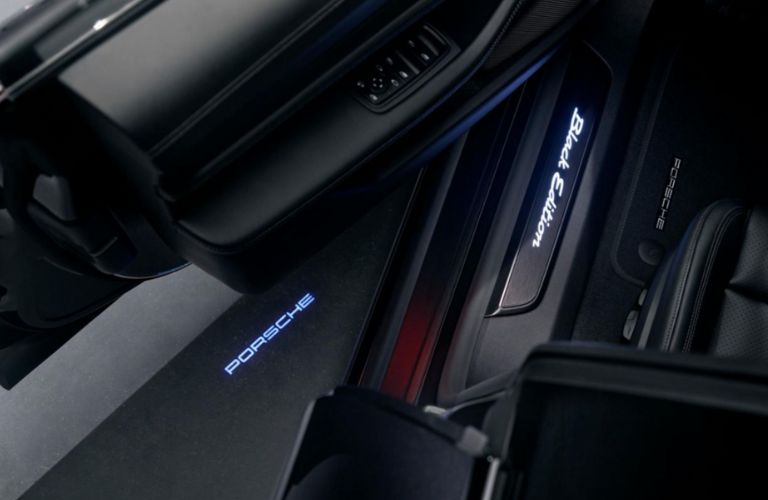 close up of Black Edition written in a Taycan Black Edition model
