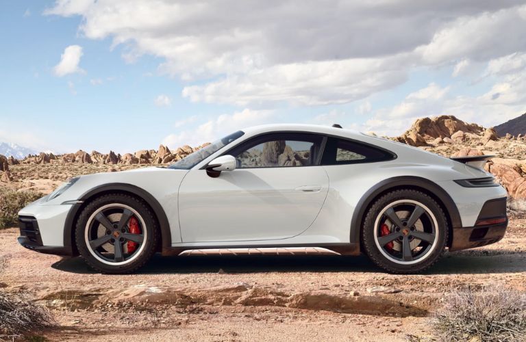 side view of the Porsche 911 Dakar