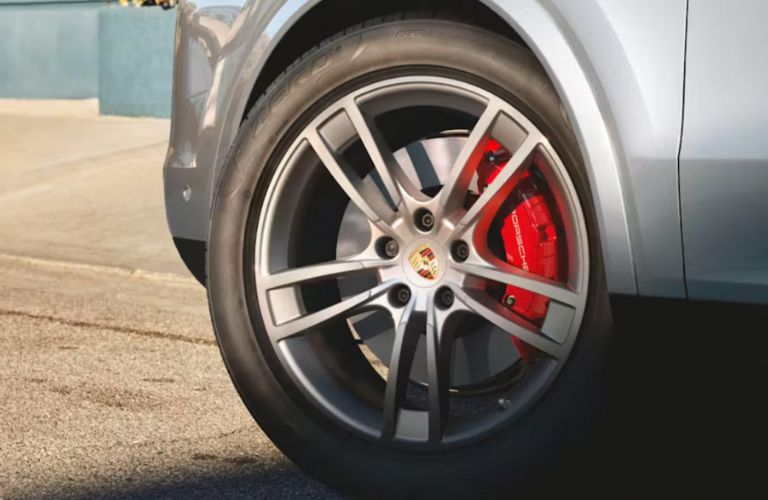 close up of the 2026 Porsche Cayenne Coupe wheel