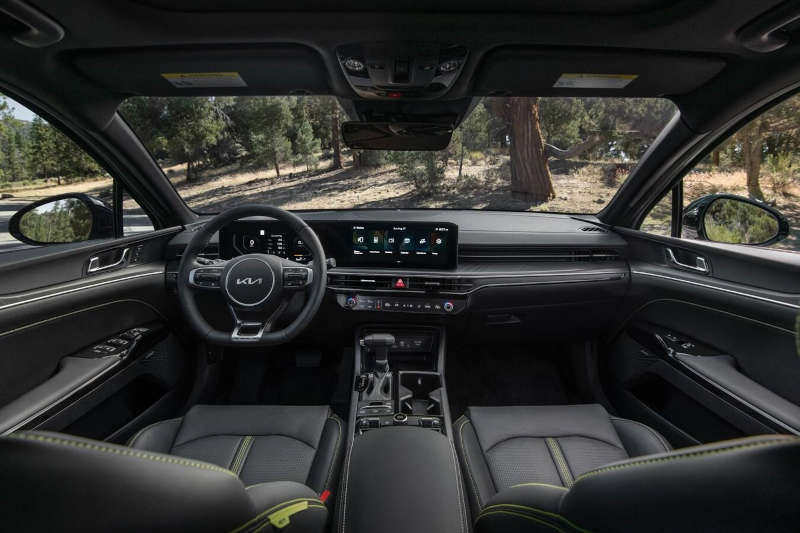 The high-tech cockpit of the 2026 Kia K5