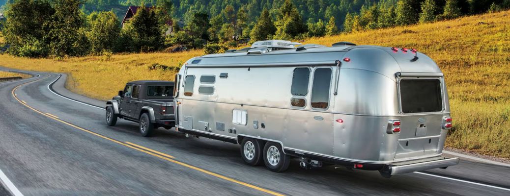 Jeep Gladiator towing a trailer