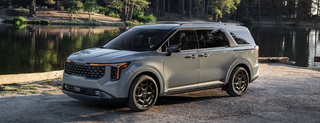 2026 Kia Carnival MPV Hybrid front and side view