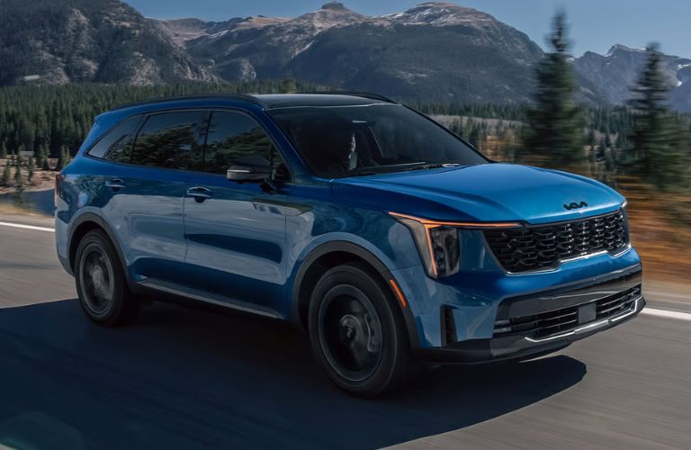 2026 Kia Sorento Hybrid side and front view