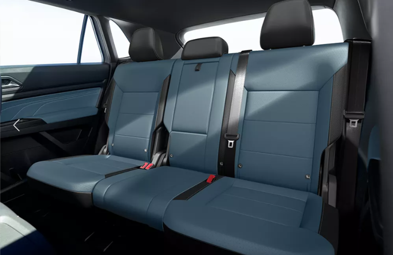 What type of engine does the 2023 Volkswagen Atlas Cross Sport provide?