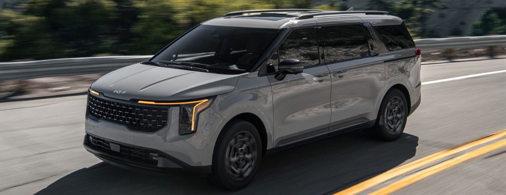 2025 Kia Carnival front and side view